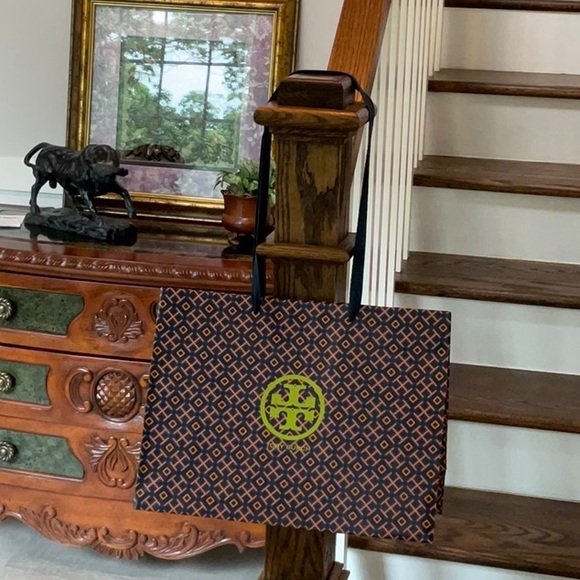 🛍️ Large Tory Burch Shopping Bag - Picture 2 of 9